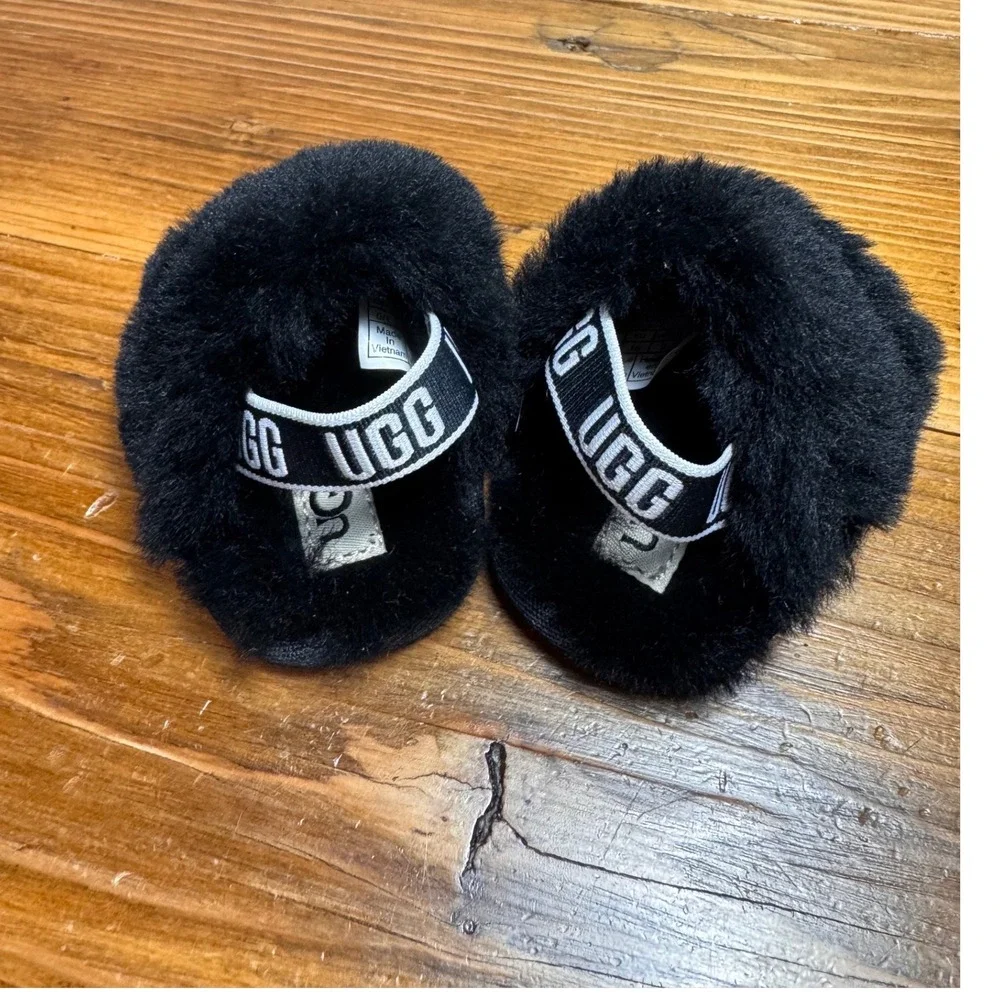 UGG Fluff Yeah Slides Baby Size 0/1 Black Fluffy Shoe Elastic Logo Strap‎
